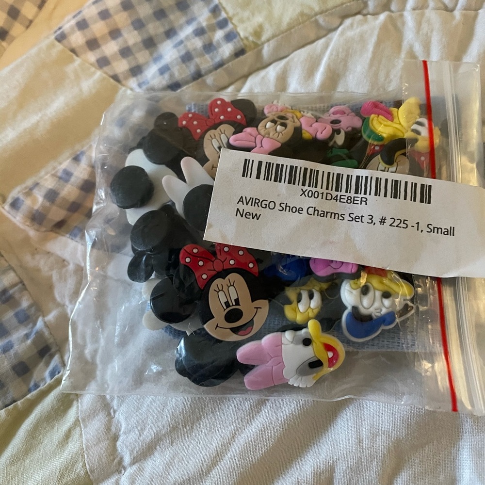 Avirgo Disney shoe charms small packet with carry bag